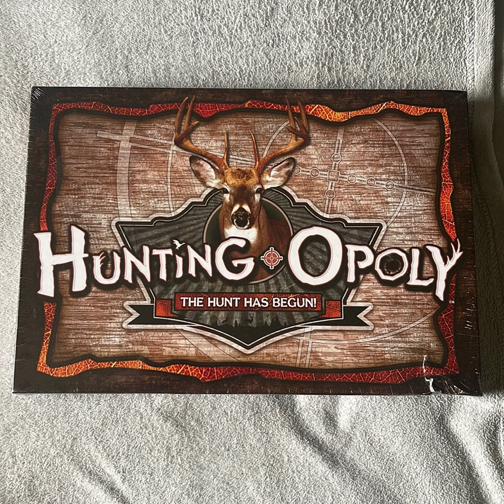 NWOT Hunting-Opoly Board Game - Monopoly - Late for the Sky